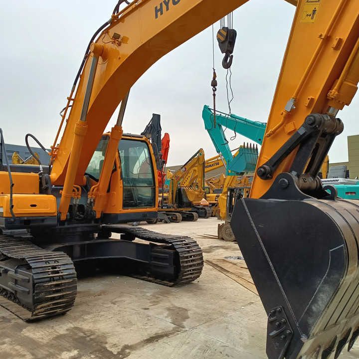 2017 Hyundai 305-9T crawler excavator, close-up of boom and bucket