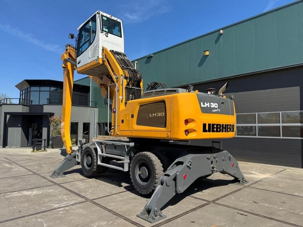 2017 Liebherr LH30 M Material Handler