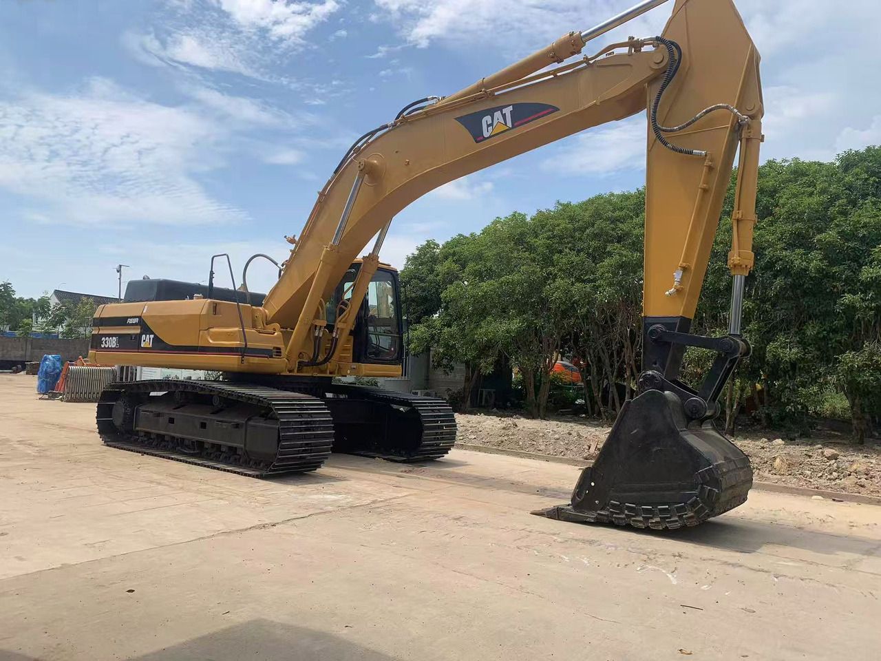 2018 Caterpillar 330BL crawler excavator, side profile view 2018 Caterpillar 330BL crawler excavator, side profile view