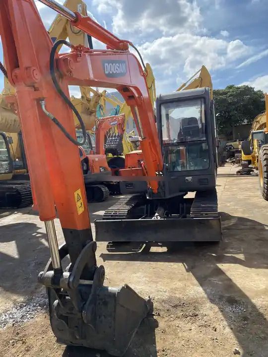 2018 Doosan DH55 mini excavator, front view 2018 Doosan DH55 mini excavator, front view