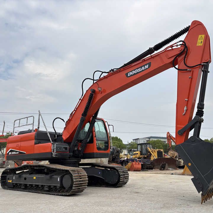 2018 Doosan DX225LCA crawler excavator, side profile view