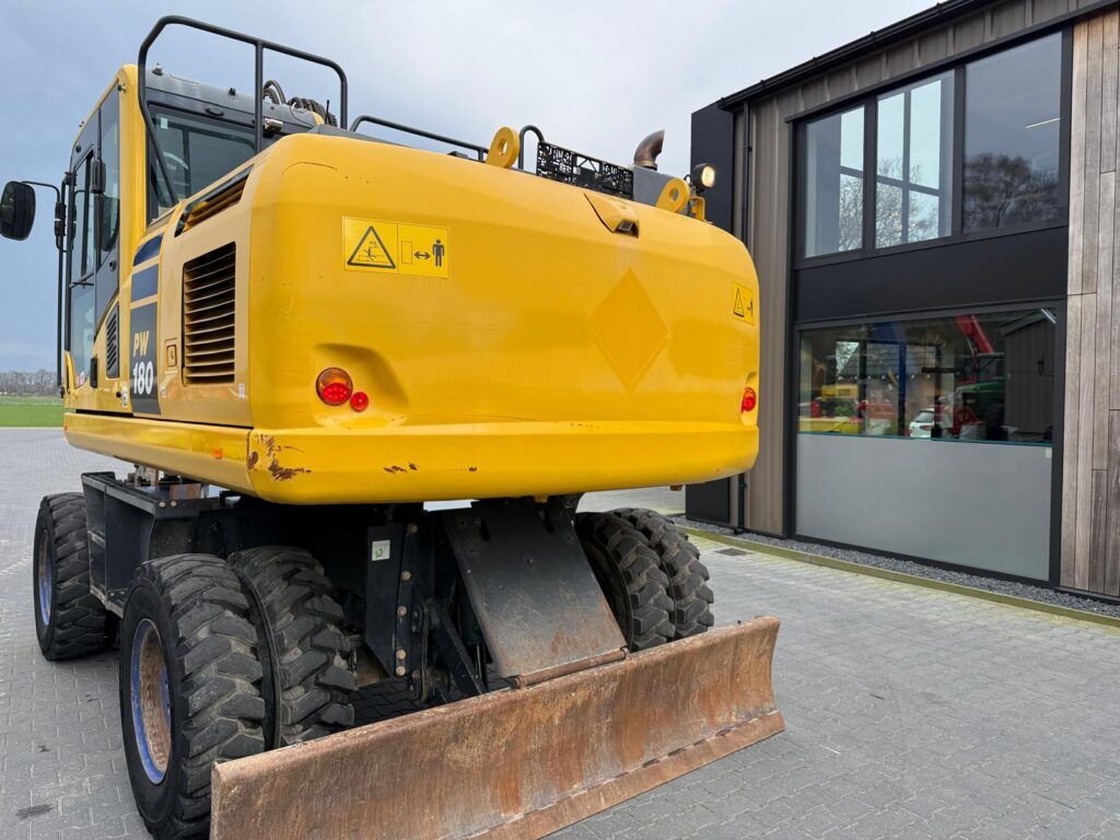 2018 Komatsu PW180-10 wheel excavator rear view 2018 Komatsu PW180-10 wheel excavator rear view