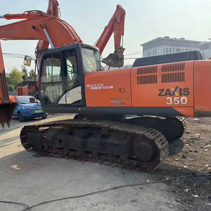2019 Hitachi Zaxis 350 crawler excavator side view 2019 Hitachi Zaxis 350 crawler excavator side view