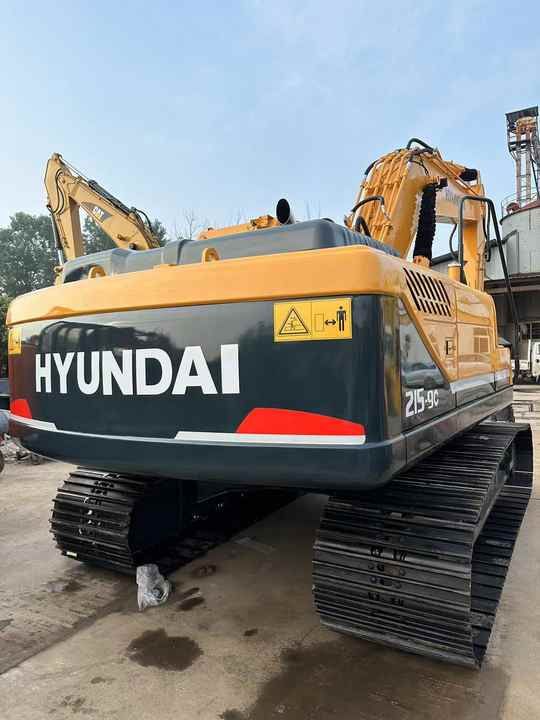 2019 Hyundai 215-9C crawler excavator rear view 2019 Hyundai 215-9C crawler excavator rear view