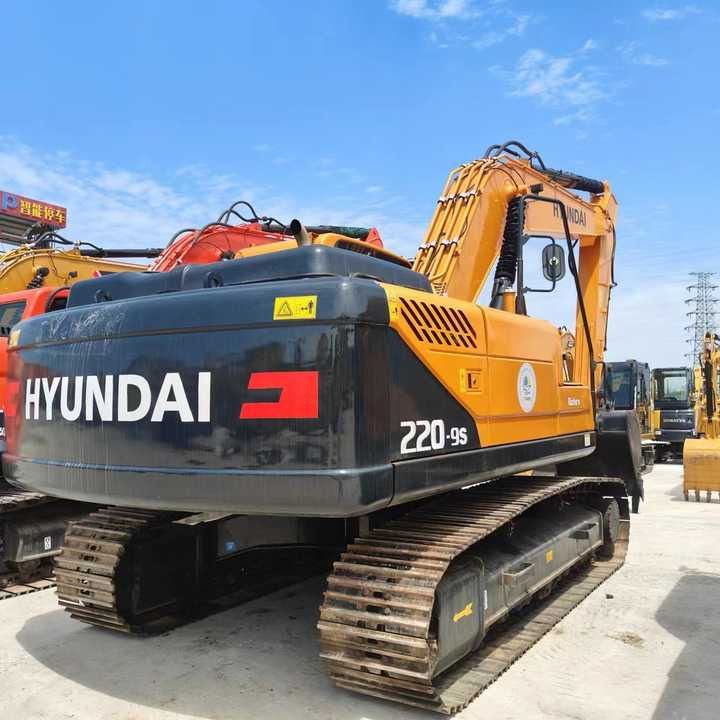 2019 Hyundai 220-9s crawler excavator, rear three-quarter view