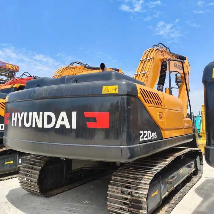 2019 Hyundai 220-9s crawler excavator, rear three-quarter view