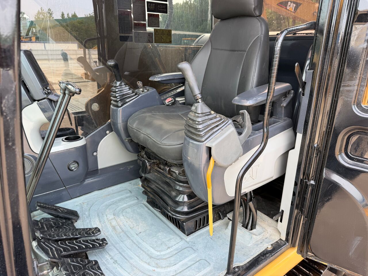2020 Caterpillar 320D2L Crawler Excavator 2020 Caterpillar 320D2L Crawler Excavator