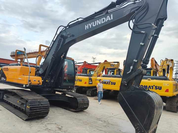 2020 Hyundai R225-9 Crawler Excavator