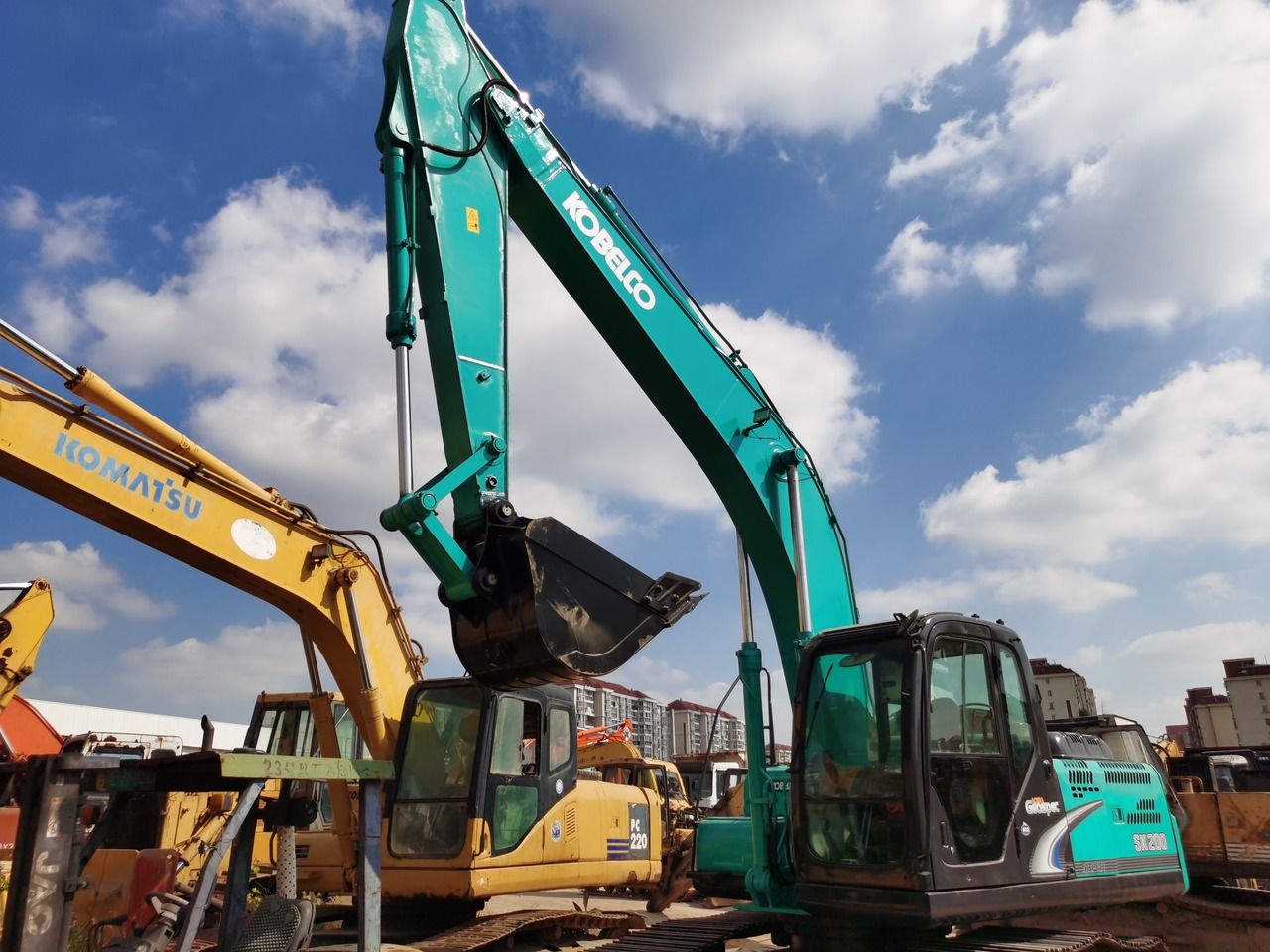 2020 Kobelco SK200 crawler excavator, side view 2020 Kobelco SK200 crawler excavator, side view