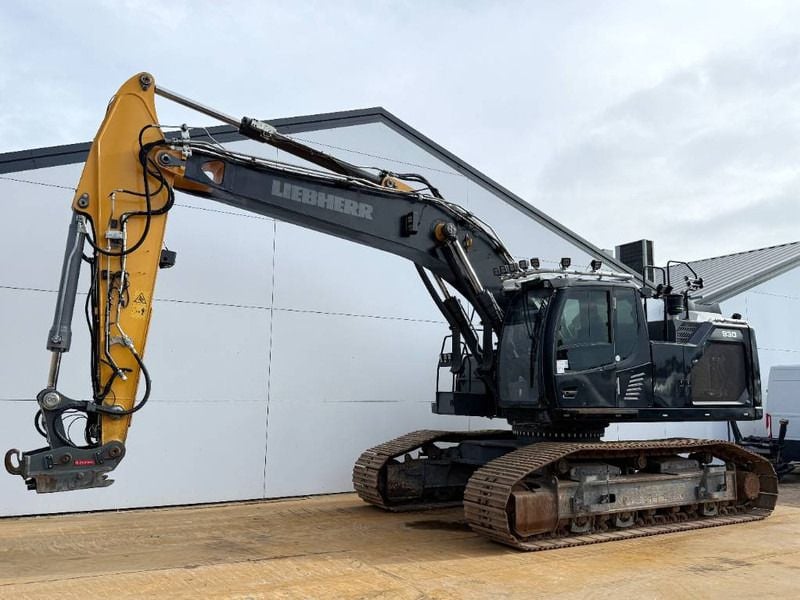 2020 Liebherr R930 LC V crawler excavator, side view 2020 Liebherr R930 LC V crawler excavator, side view