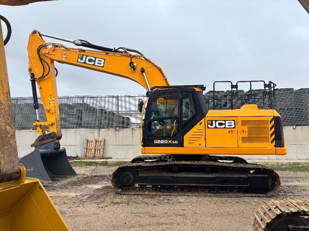 2021 JCB 220X Crawler Excavator