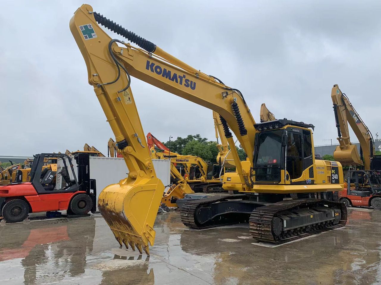 2021 Komatsu PC240 LC crawler excavator, front three-quarter view 2021 Komatsu PC240 LC crawler excavator, front three-quarter view