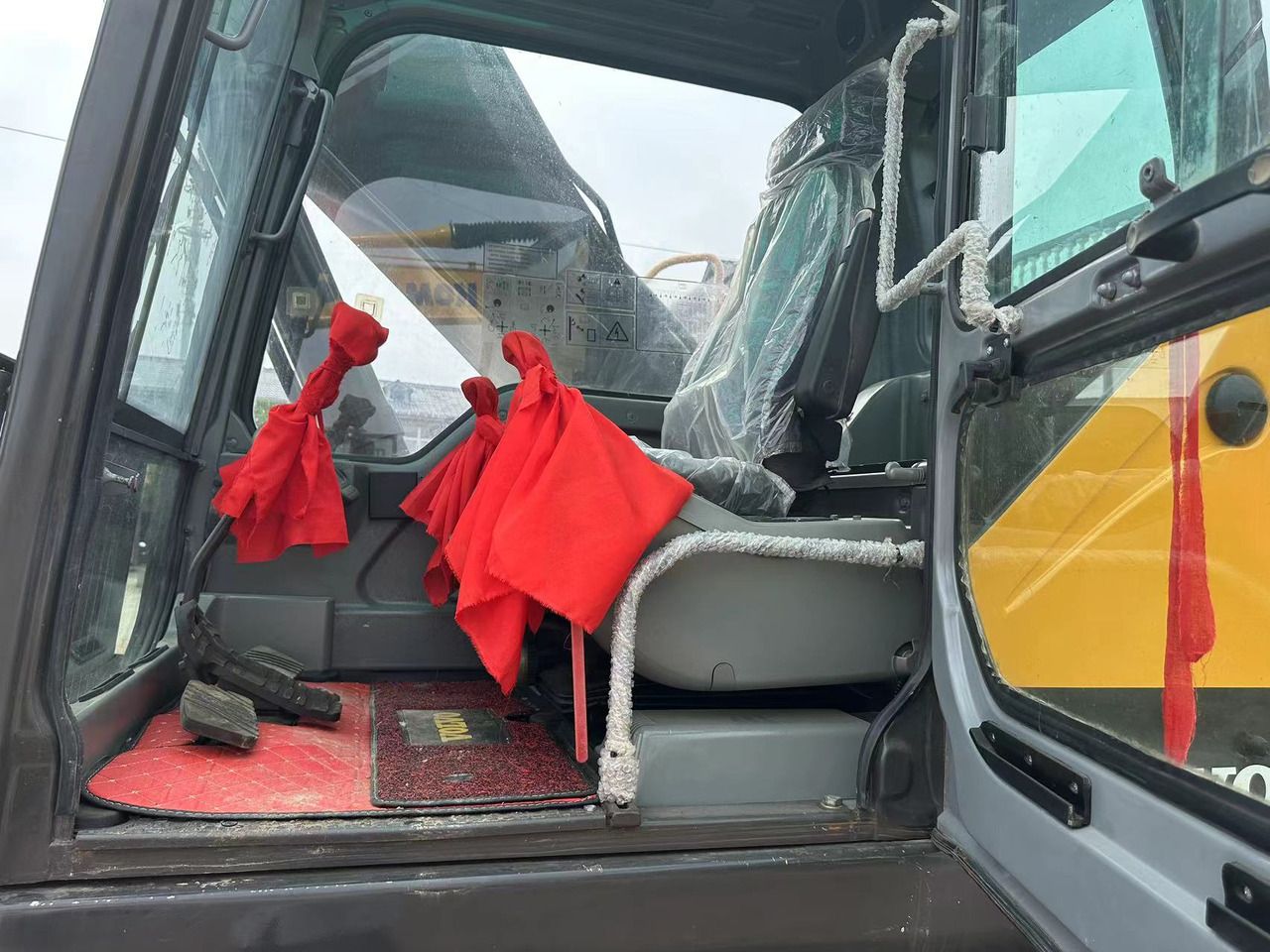 2021 Volvo EC240D crawler excavator interior view 2021 Volvo EC240D crawler excavator interior view