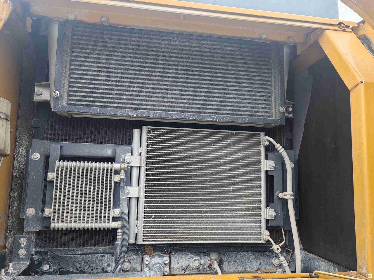 2021 XCMG XE335DK crawler excavator engine cooling system view