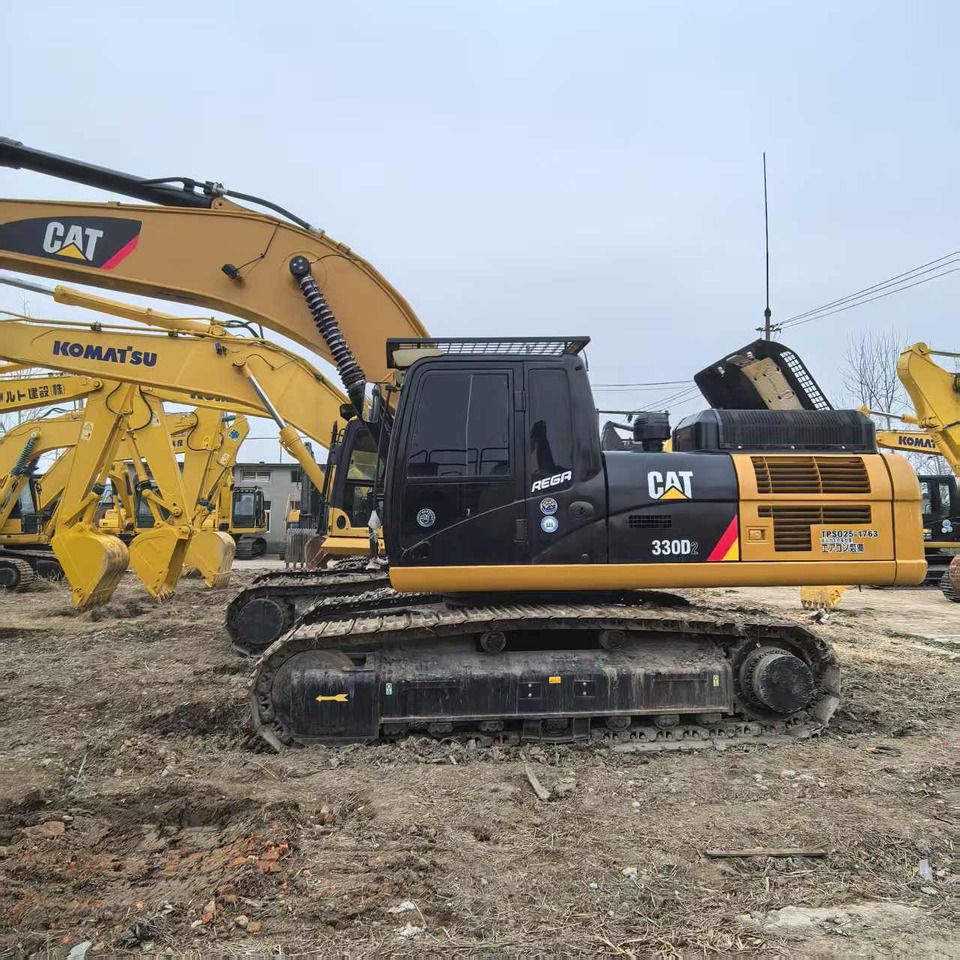 2022 Caterpillar 330D2 crawler excavator side view 2022 Caterpillar 330D2 crawler excavator side view