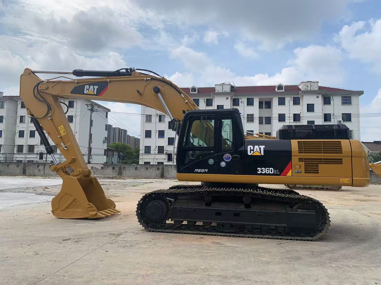 2022 Caterpillar 336D2L crawler excavator, side profile view 2022 Caterpillar 336D2L crawler excavator, side profile view