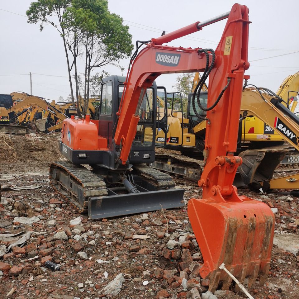 2022 Doosan DH55 mini excavator, front three-quarter view 2022 Doosan DH55 mini excavator, front three-quarter view