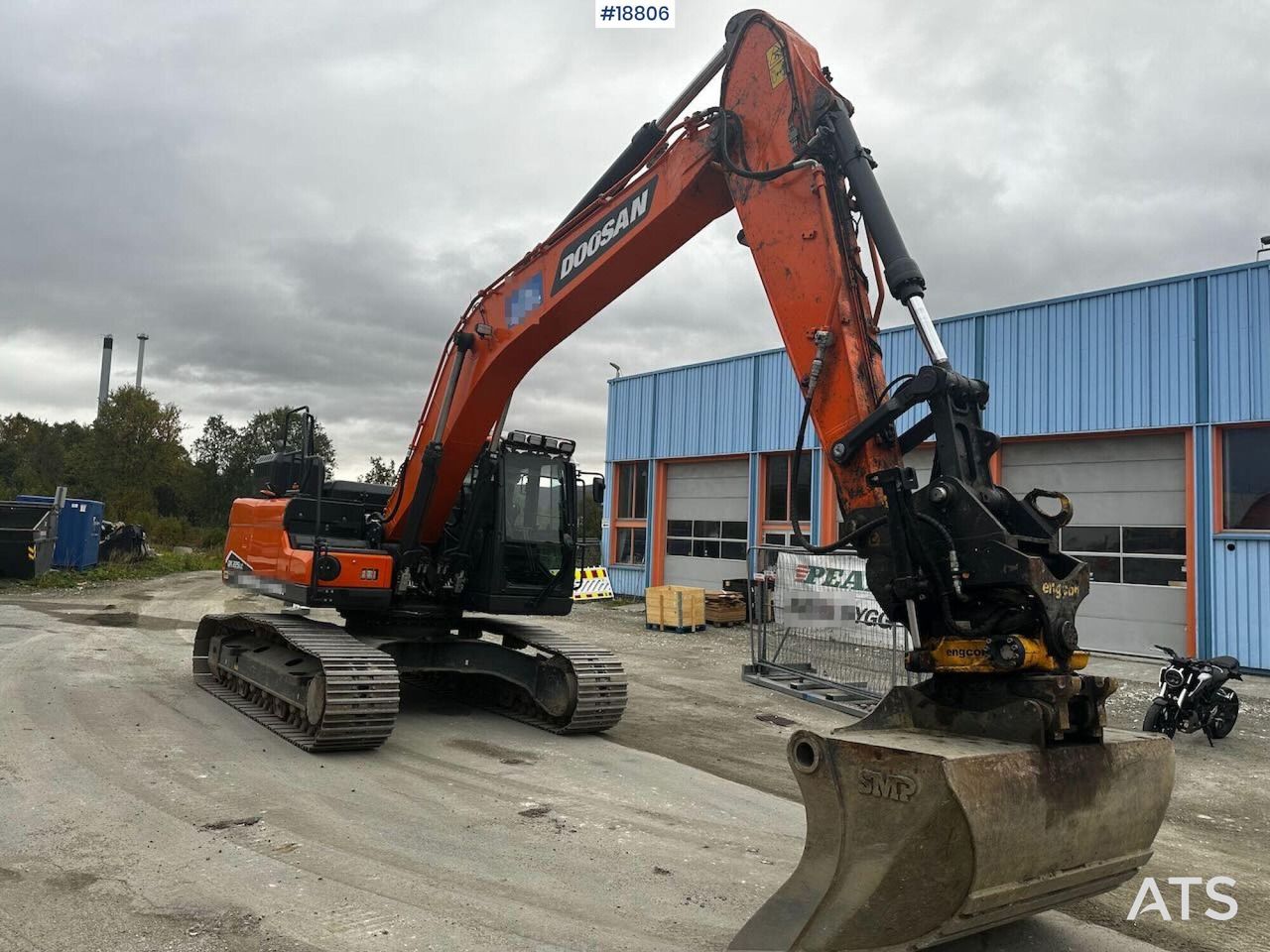 2022 Doosan DX225LC-7 crawler excavator, front three-quarter view 2022 Doosan DX225LC-7 crawler excavator, front three-quarter view