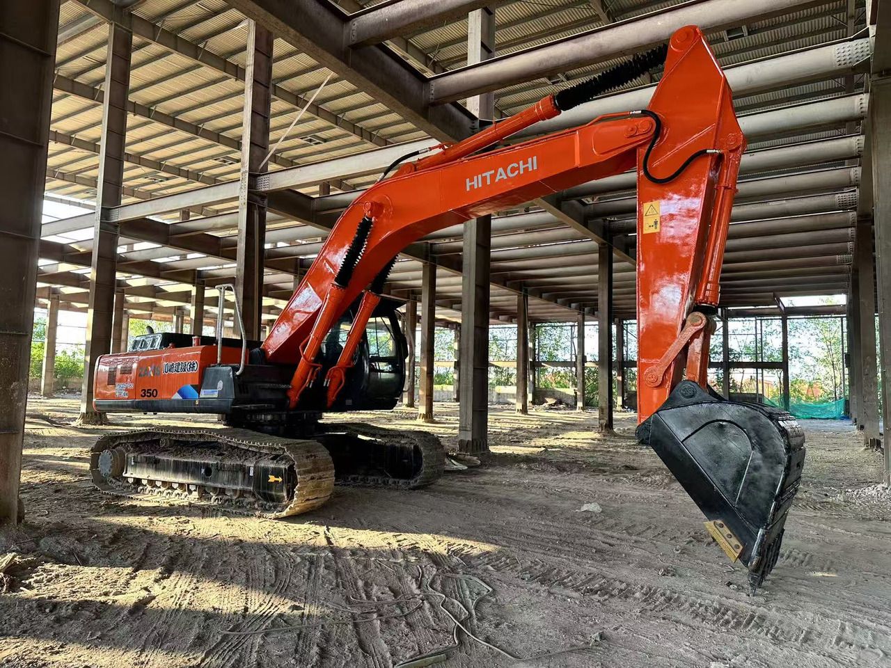 2022 Hitachi ZX350 crawler excavator, side profile view 2022 Hitachi ZX350 crawler excavator, side profile view