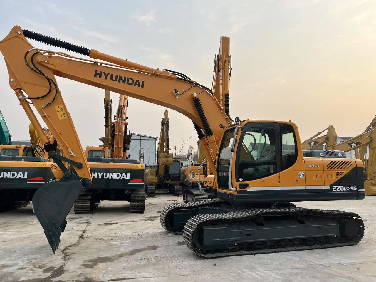2022 Hyundai R220LC-9S crawler excavator, side view
