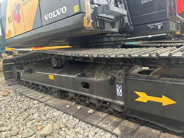 2022 Volvo EC140 crawler excavator undercarriage view 2022 Volvo EC140 crawler excavator undercarriage view