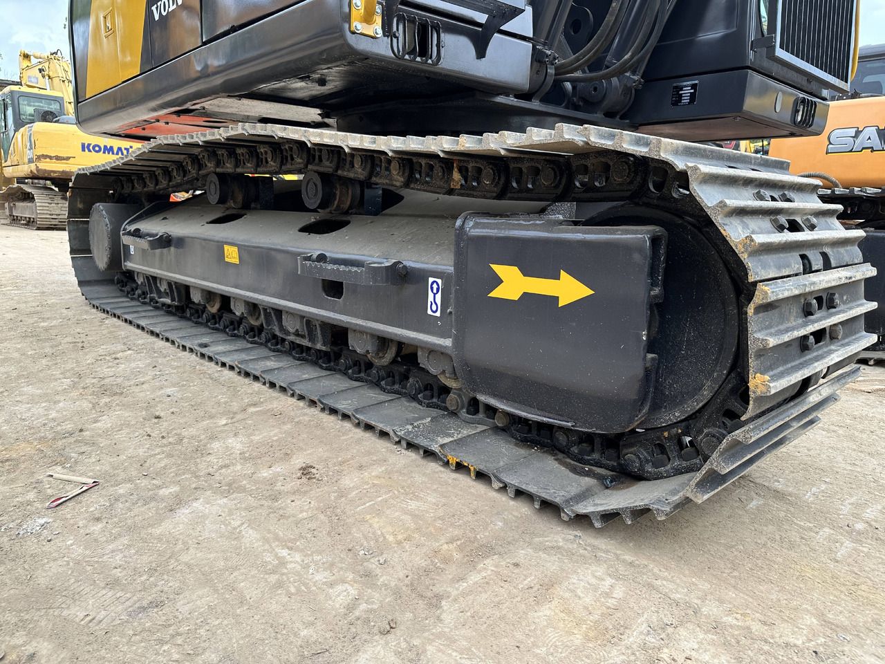 2022 Volvo EC210 crawler excavator undercarriage view 2022 Volvo EC210 crawler excavator undercarriage view
