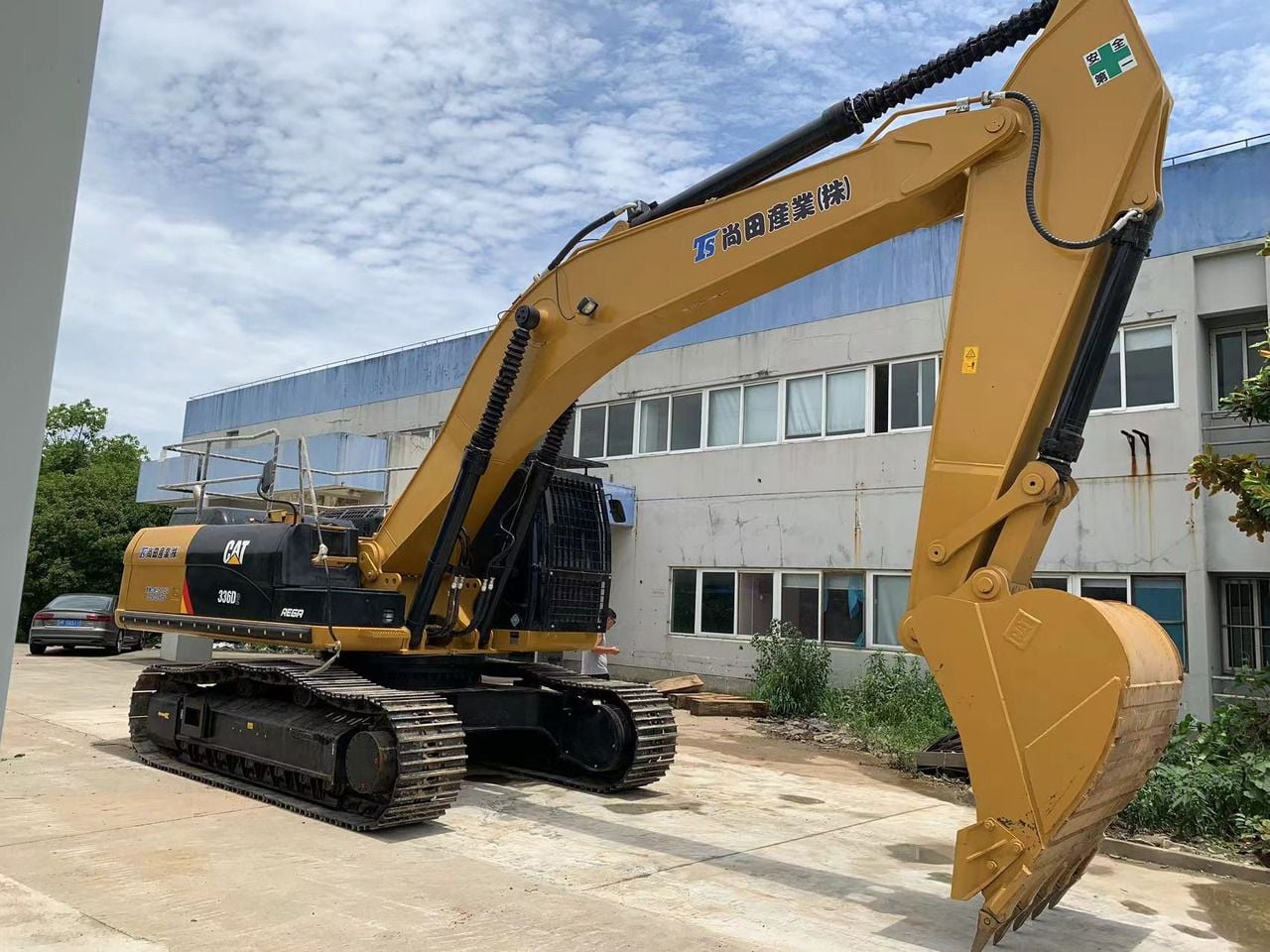 2023 Caterpillar 336D2 crawler excavator, side profile view 2023 Caterpillar 336D2 crawler excavator, side profile view