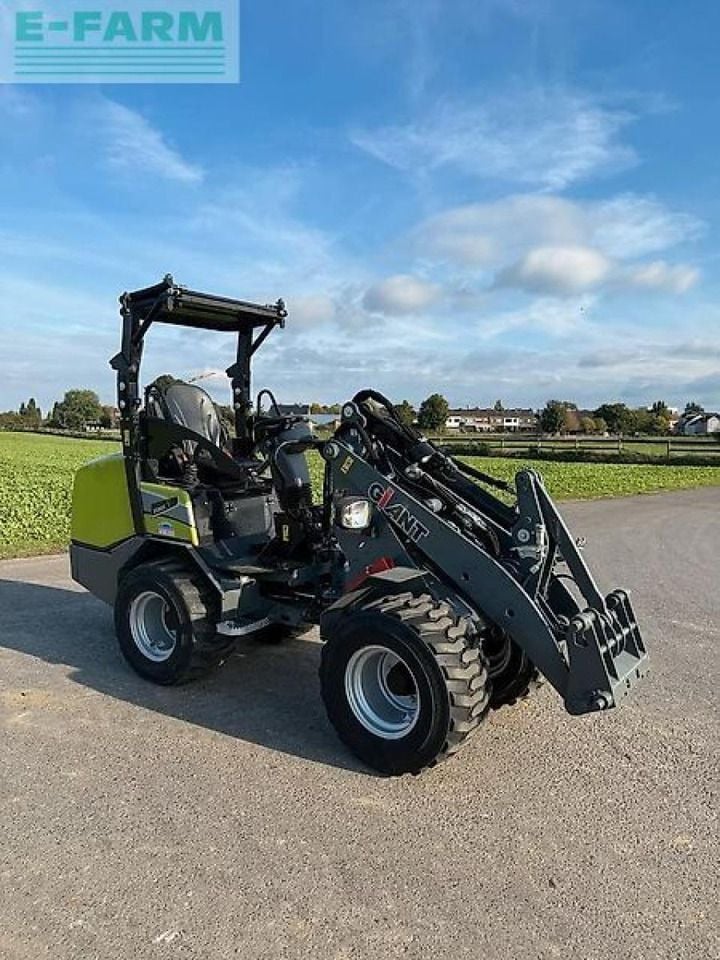 2023 Giant 306 mini excavator, side view 2023 Giant 306 mini excavator, side view