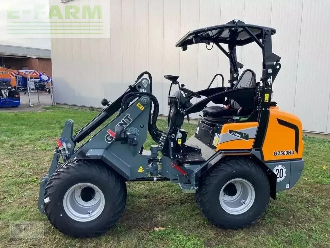 2023 Giant G2500 HD mini excavator, side view