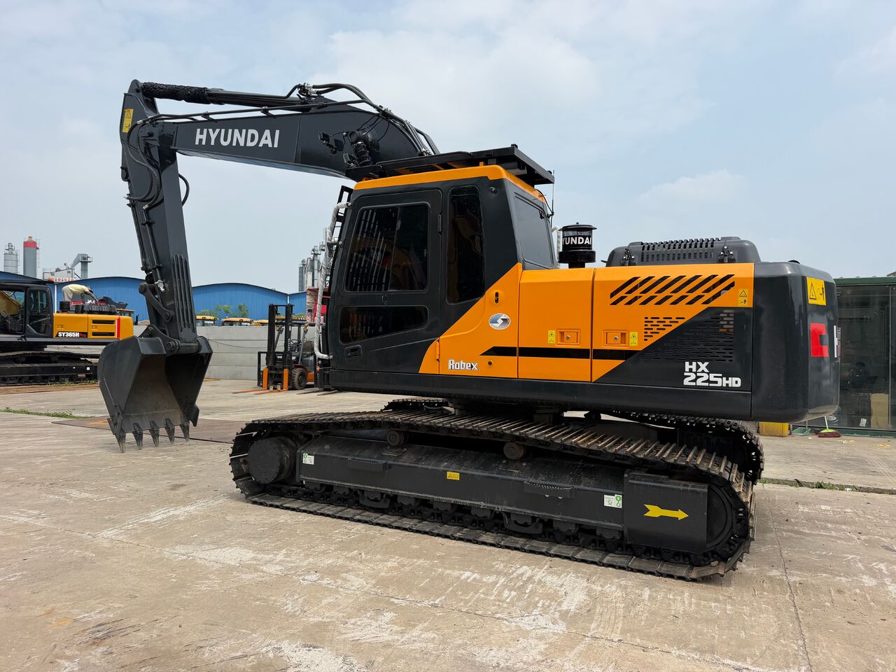 2023 Hyundai HX225HD Crawler Excavator 2023 Hyundai HX225HD Crawler Excavator