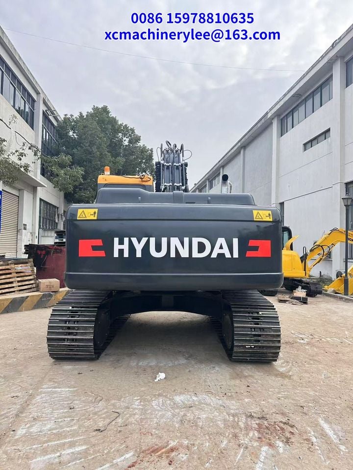 2023 Hyundai R220LC-9 crawler excavator, rear view 2023 Hyundai R220LC-9 crawler excavator, rear view