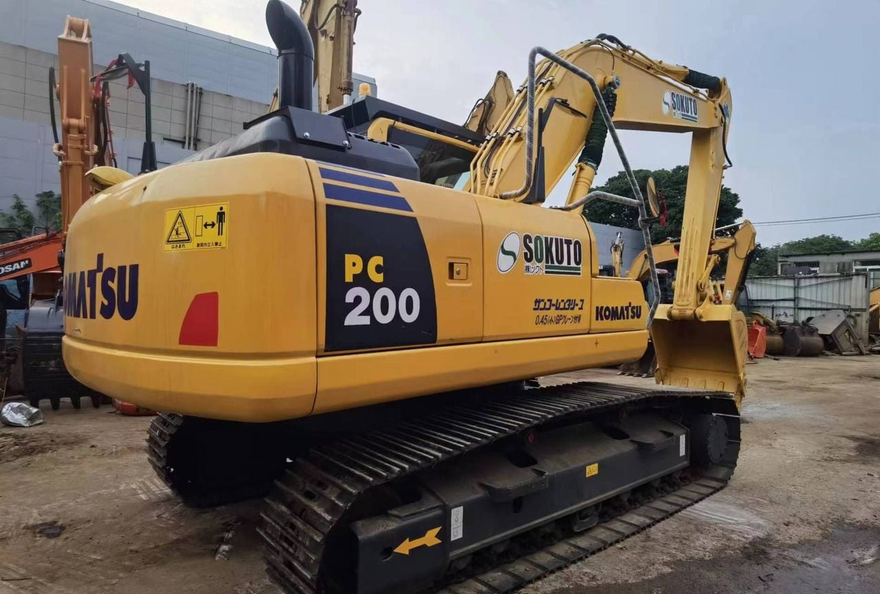 2023 Komatsu PC200 crawler excavator, rear three-quarter view 2023 Komatsu PC200 crawler excavator, rear three-quarter view
