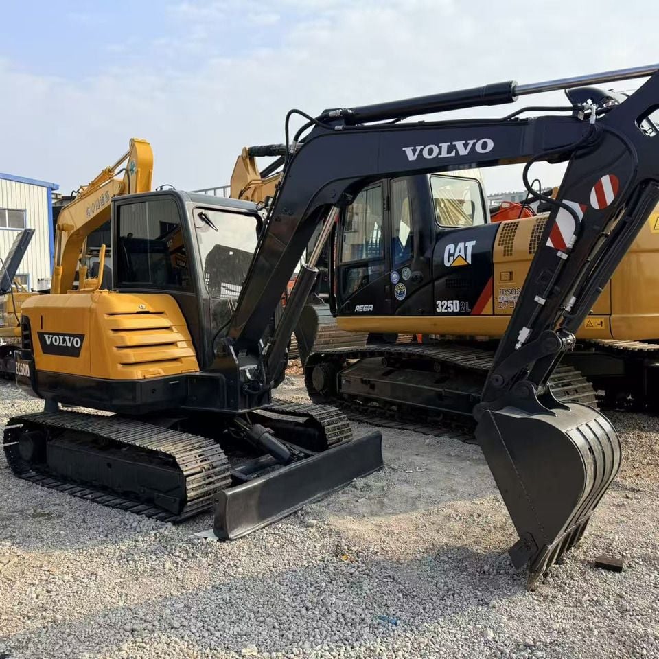 2023 Volvo EC60D crawler excavator, front three-quarter view 2023 Volvo EC60D crawler excavator, front three-quarter view