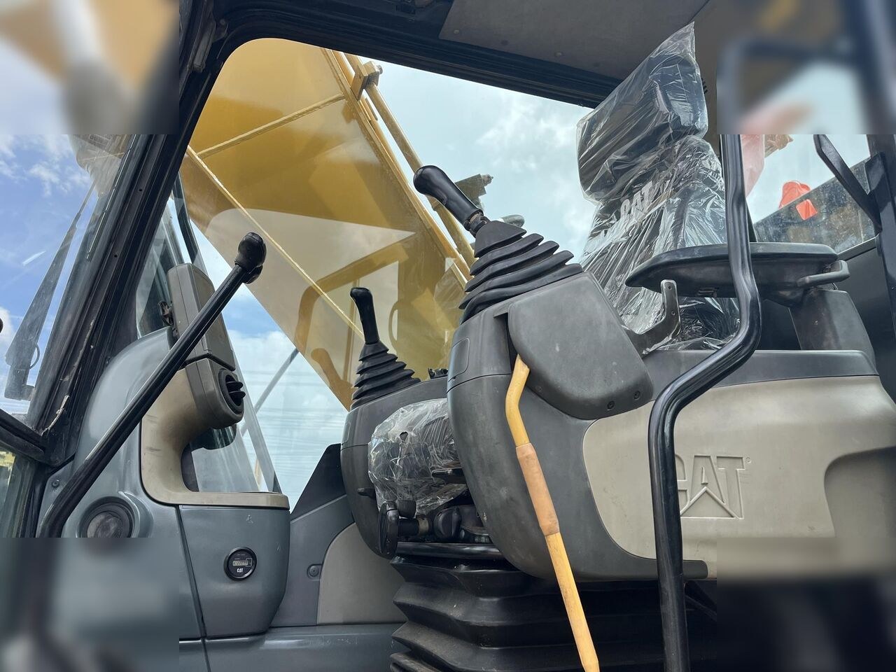 2024 Caterpillar 320D Crawler Excavator