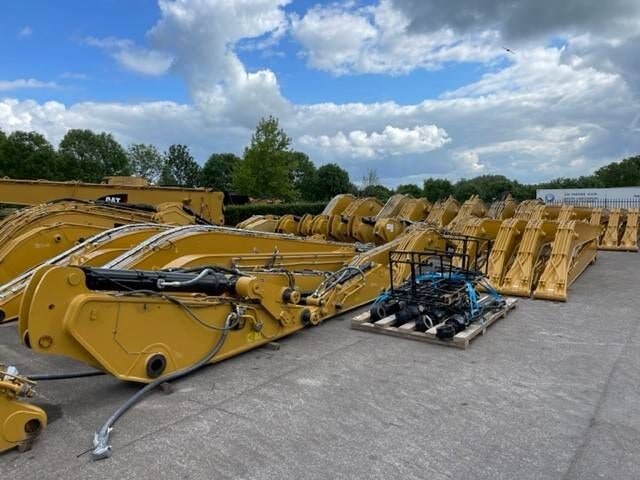 2024 Caterpillar 390 Crawler Excavator