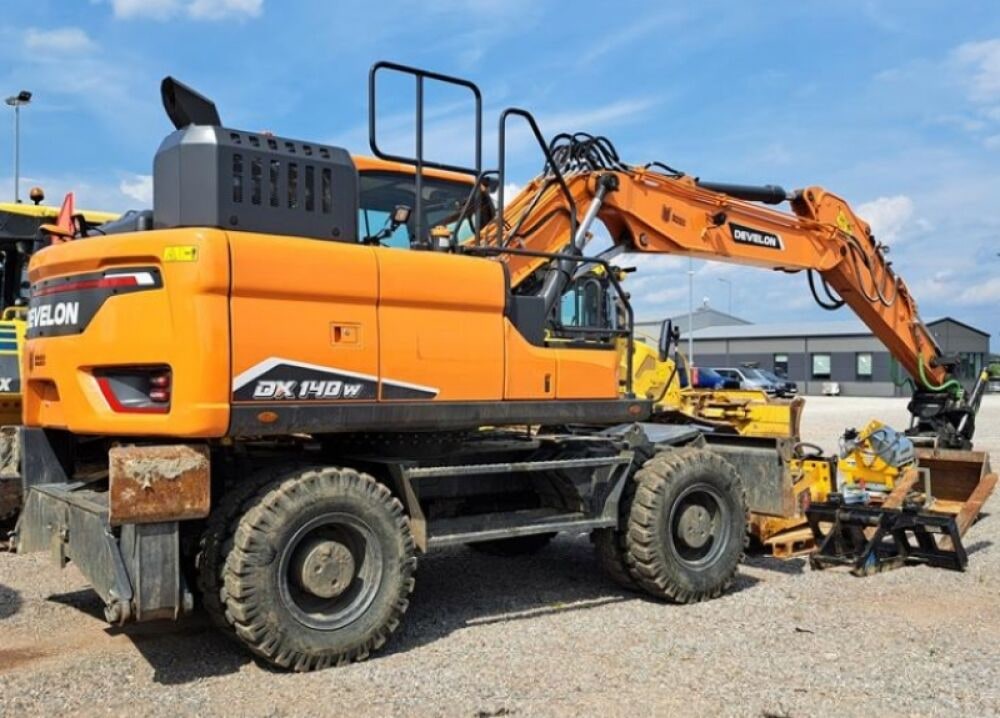 2024 Develon DX140W-7 Wheel Excavator