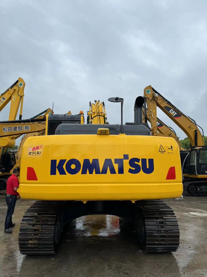 2024 Komatsu PC200-8 paletli ekskavatör arkadan görünüm
