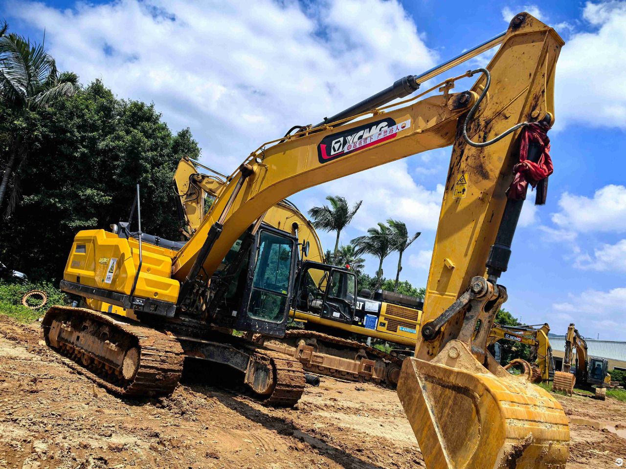 2024 XCMG XE200GA crawler excavator, side view