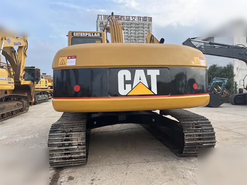 Caterpillar 320CL rupsgraafmachine uit 2015, achteraanzicht
