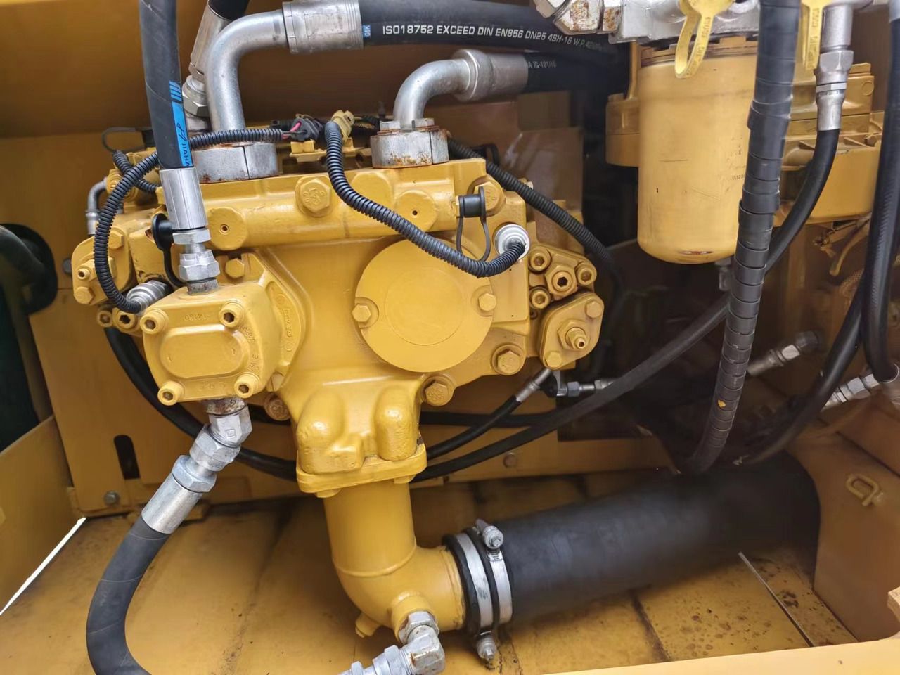 2022 Caterpillar 320D гусеничный экскаватор, деталь моторного отсека