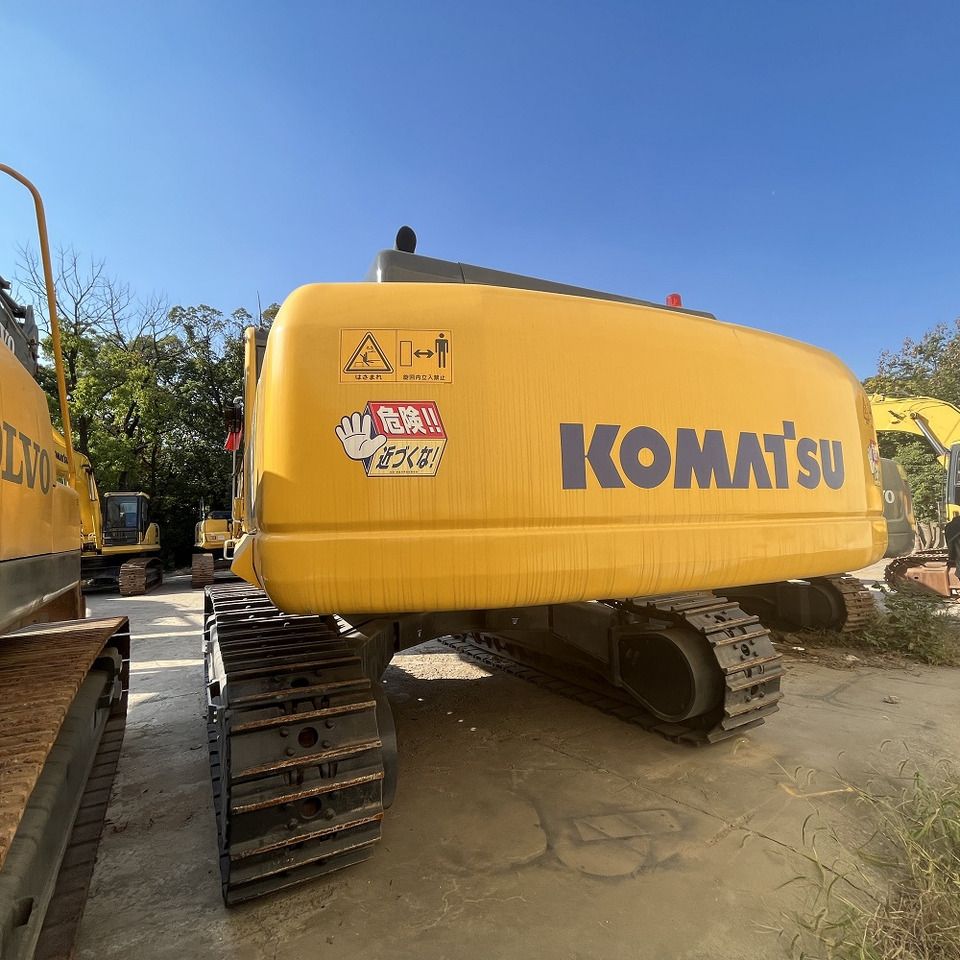 Komatsu PC450-8 crawler excavator, rear view