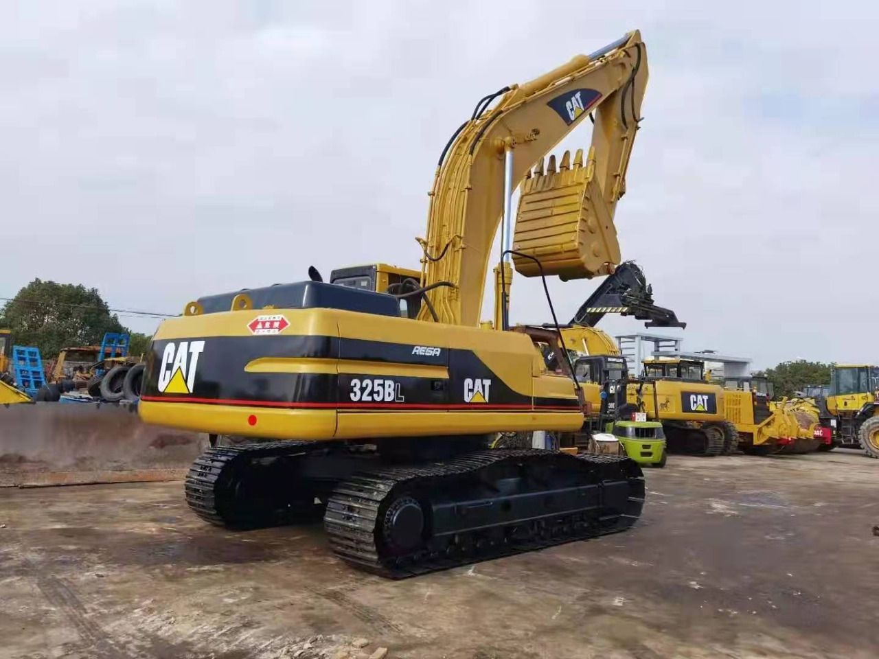 2017 Caterpillar 325BL crawler excavator, rear three-quarter view