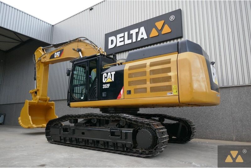 2020 Caterpillar 352F crawler excavator, side profile view