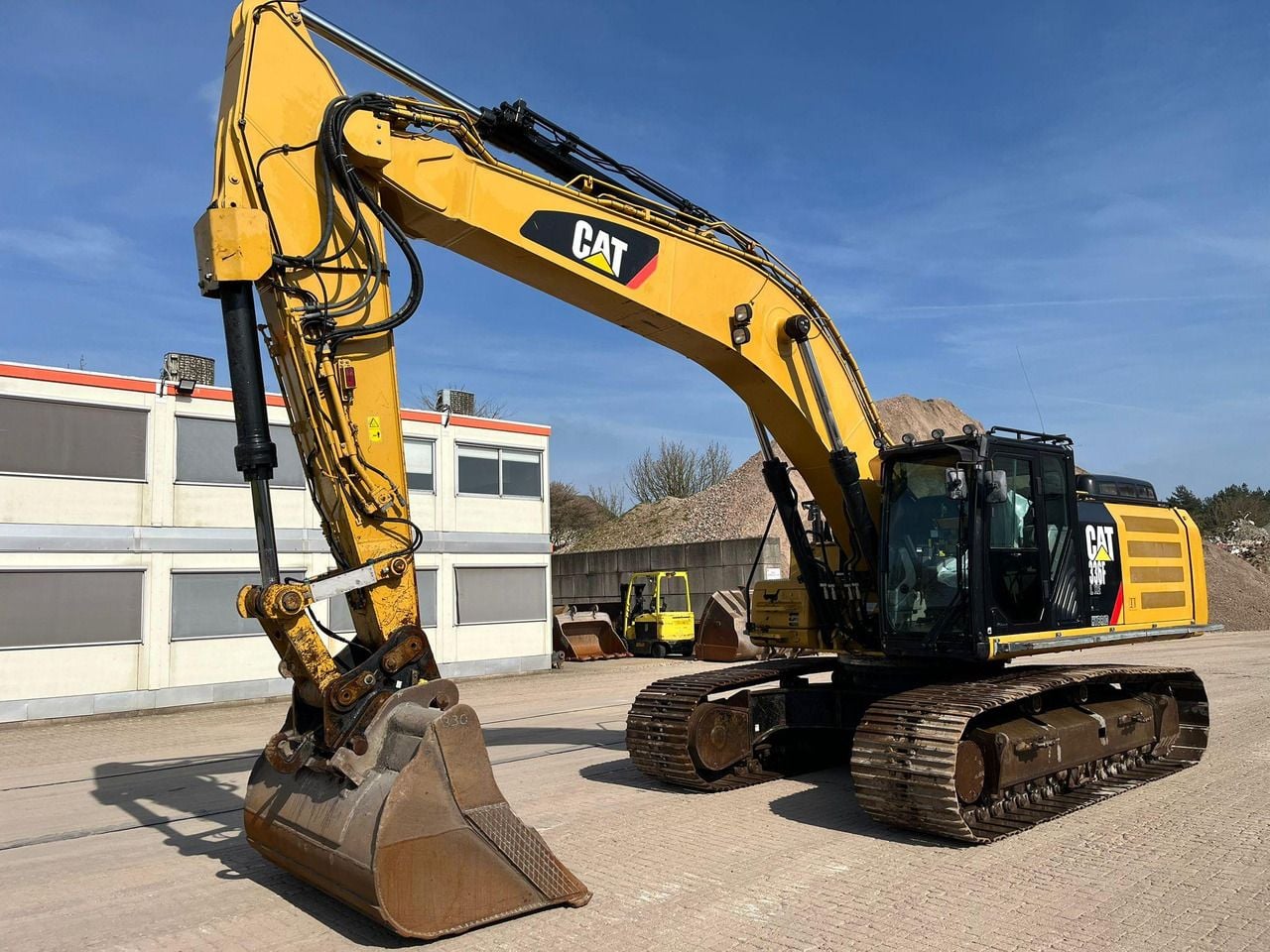 2015 Caterpillar 336FL crawler excavator, front three-quarter view 2015 Caterpillar 336FL crawler excavator, front three-quarter view