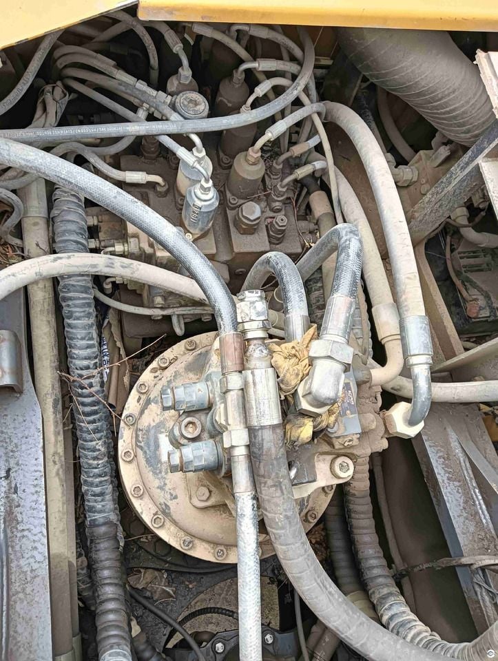 2019 XCMG XE490DK crawler excavator hydraulic pump detail