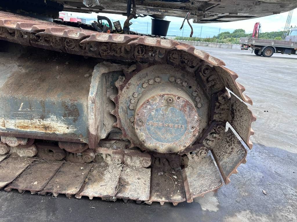 2014 Liebherr R924 HD crawler excavator track drive detail 2014 Liebherr R924 HD crawler excavator track drive detail