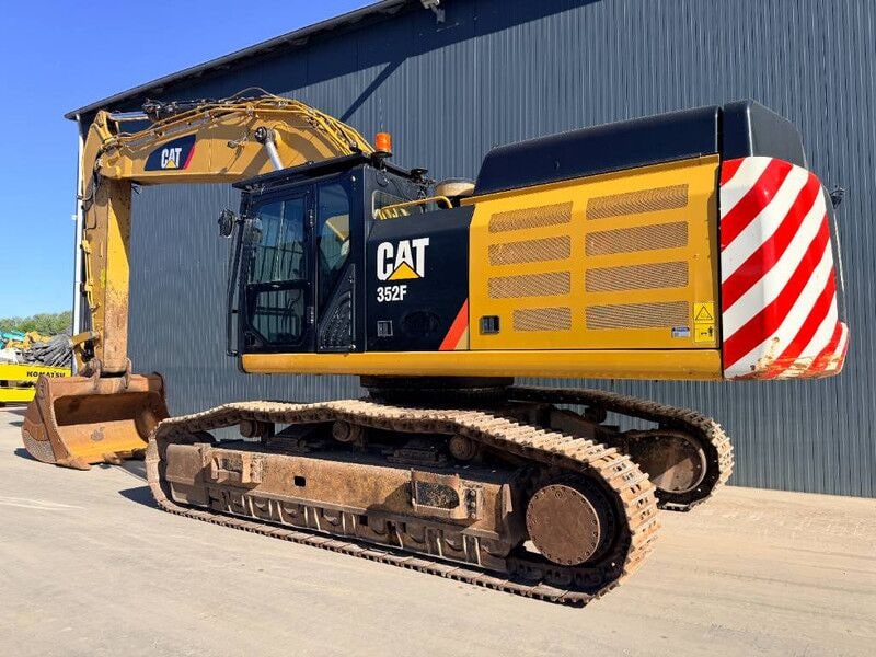 2017 Caterpillar 352F crawler excavator side view