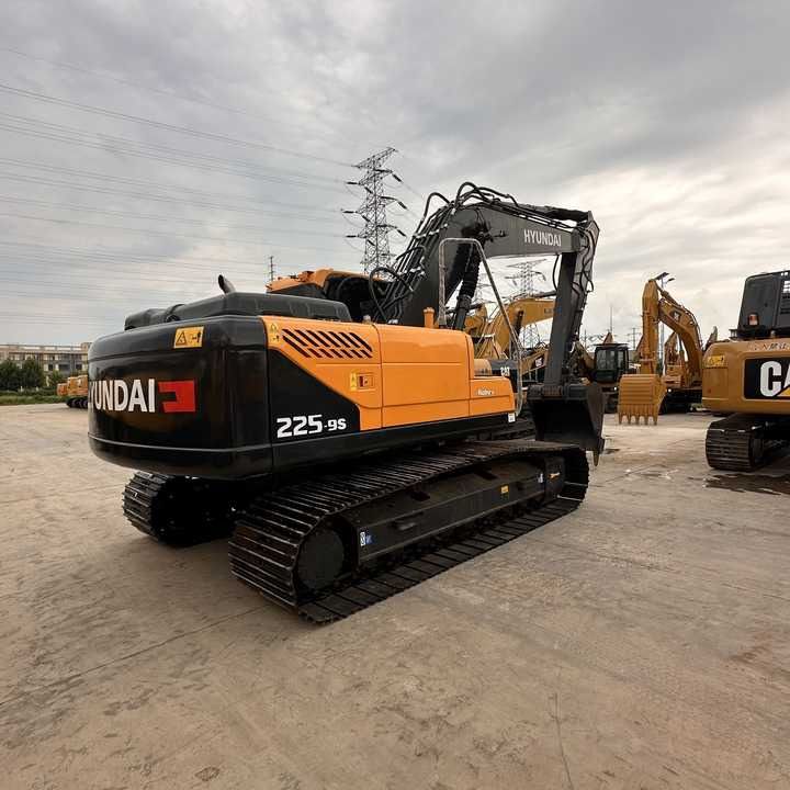 2022 Hyundai R225LC-9S crawler excavator, rear three-quarter view 2022 Hyundai R225LC-9S crawler excavator, rear three-quarter view