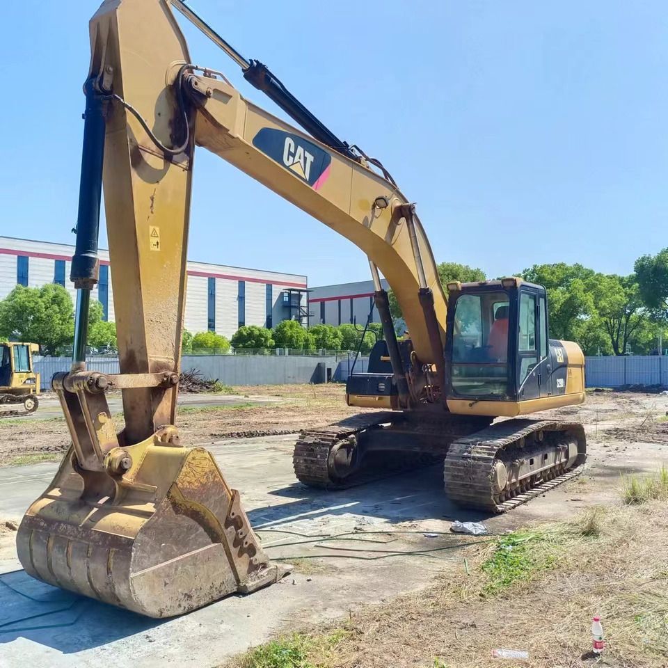 2016 Caterpillar 329D crawler excavator, side view