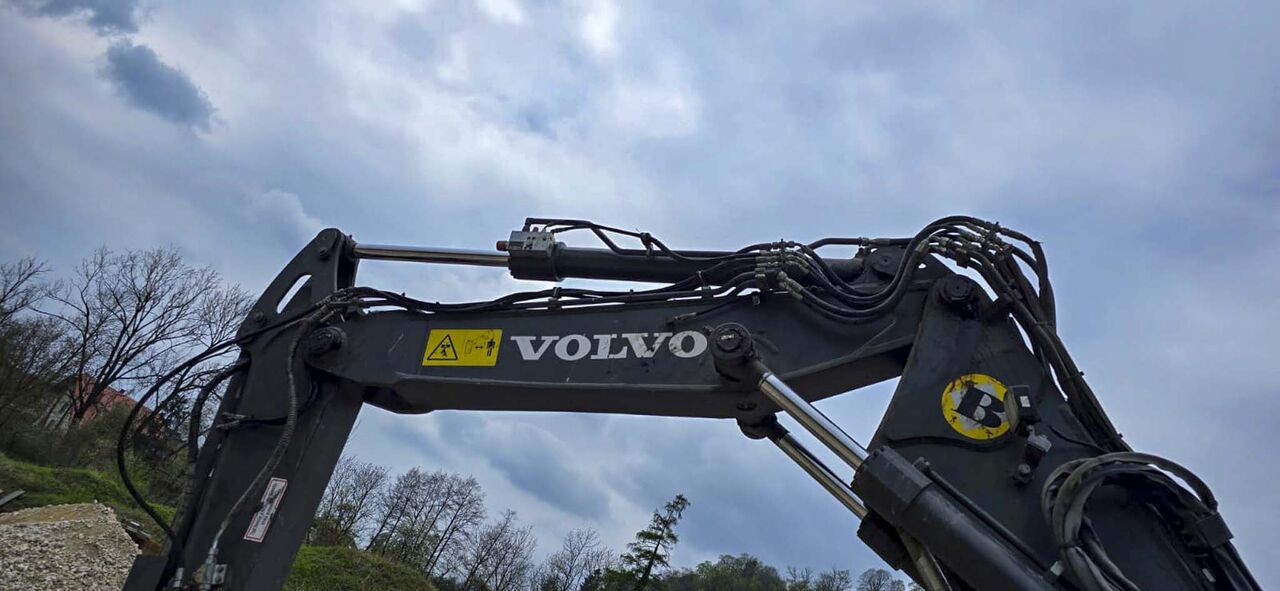 2020 Volvo ECR88D mini excavator boom detail